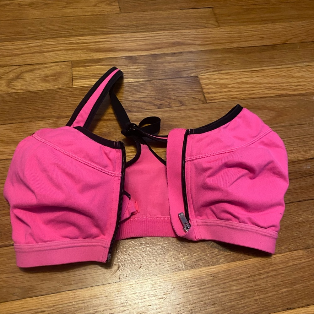 32c Front zip sports bra